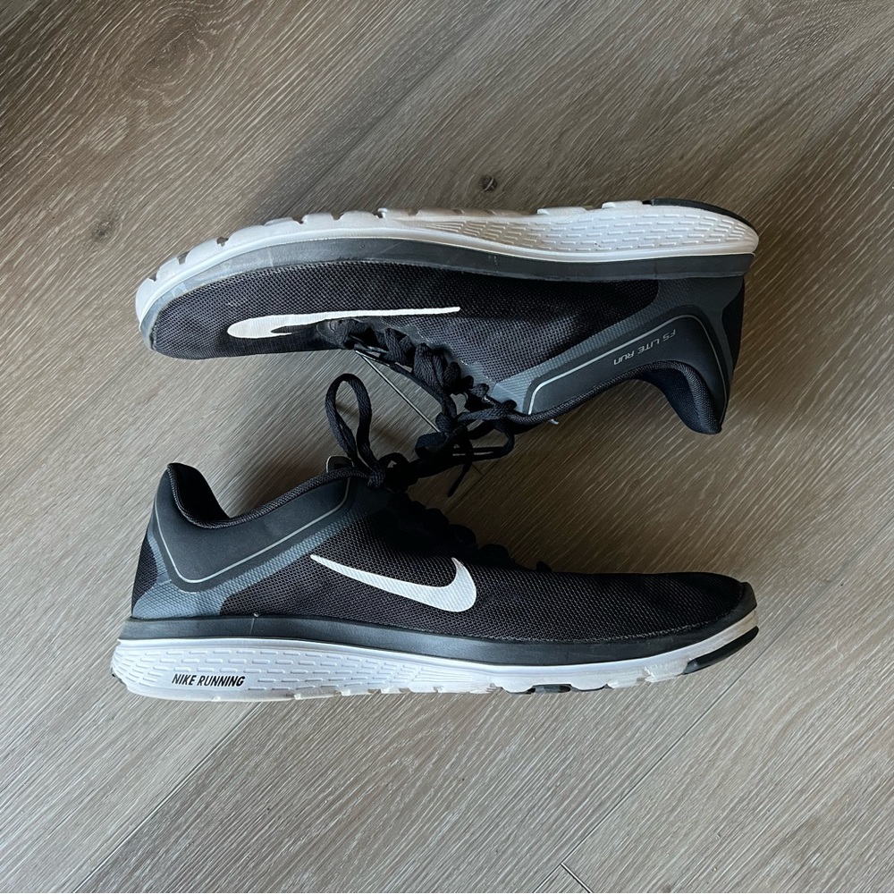 Nike Lite Run shoes